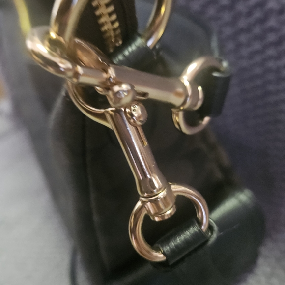 Authentic Coach Signature Pennie Shoulder Bag - Picture 10 of 16